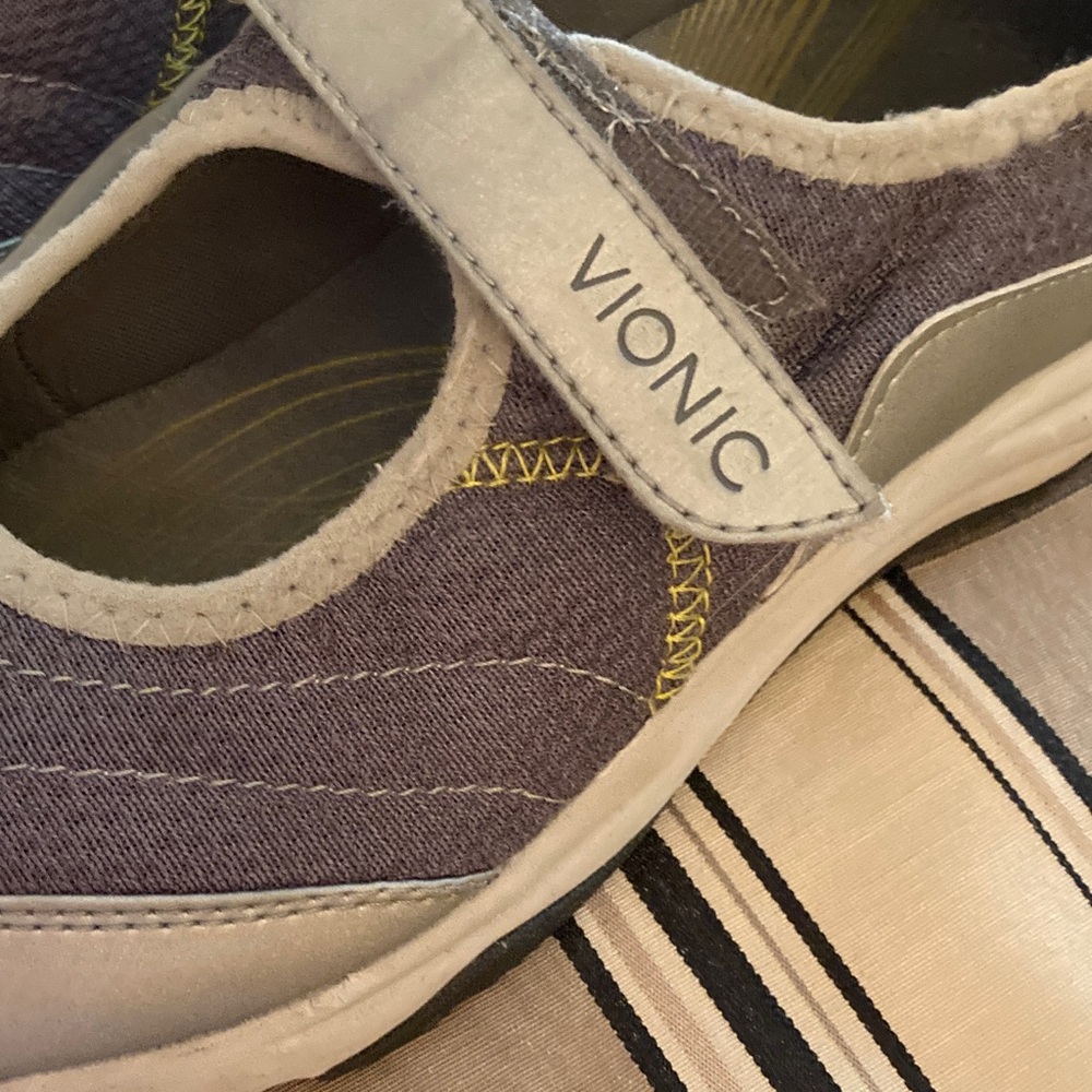 Vionic Womens shoe - Picture 2 of 4